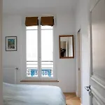 Au Bonheur De *