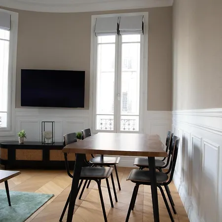 Au Bonheur De *
